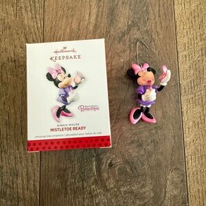 Hallmark Keepsake Minnie Mouse Mistletoe Ready